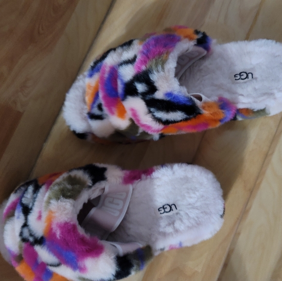 Ugg Multi Color Fluff Slide - Picture 2 of 6